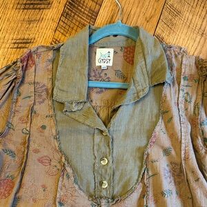 Jaded Gypsy Women's Floral Button Down Shirt